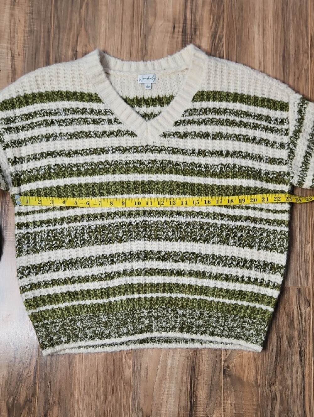 Wonderly Cozy Striped V-Neck Sweater in Cream and Olive Size Large - Picture 5 of 8